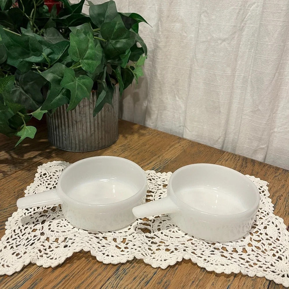2x Vintage 1960s Jeannette Glasbake oven dish in white milk glass, - Picture 2 of 3